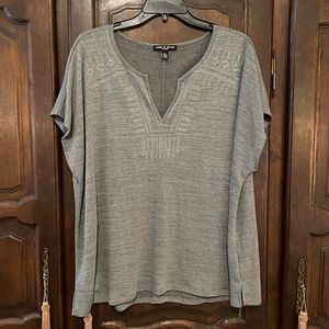 EMBROIDERED knit top green/gray 1X Bust apx 27” Laundered but not worn